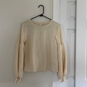 Hi! I am selling this off-white top from Anthropologie in a size XS.